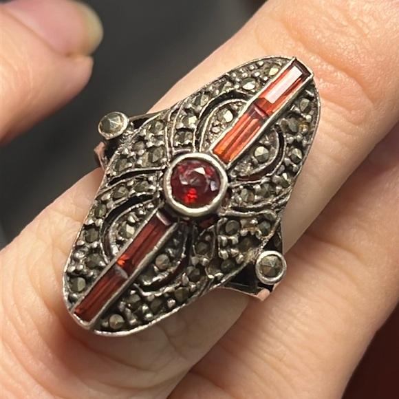 Antique sterling ring. 925 marcasite garnet size 6 - Picture 2 of 5